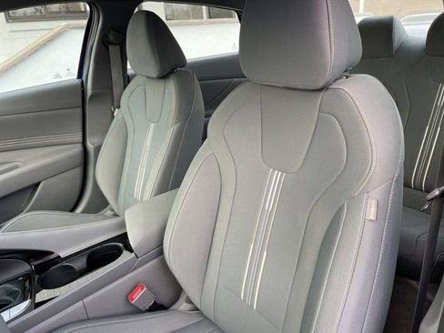 Used 2023 Hyundai Elantra SEL w/ Convenience Package FWD image 8