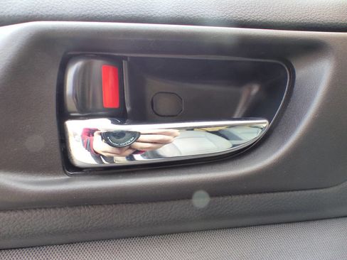 Used 2018 Subaru Outback 2.5i Premium image 18