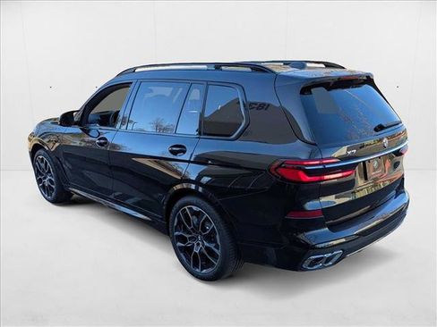 Used 2025 BMW X7 M60i w/ Climate Comfort Package image 8