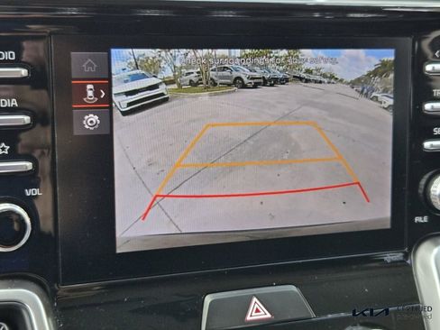 Certified 2022 Kia Sorento LX image 21