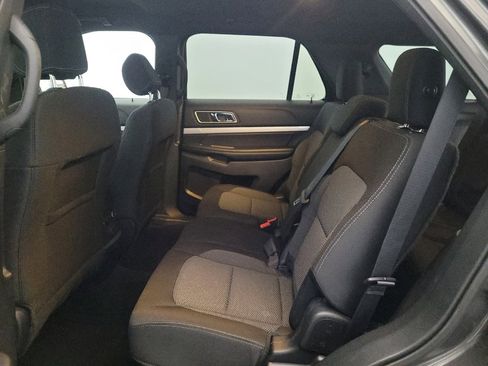 Used 2017 Ford Explorer XLT AWD/4WD image 18