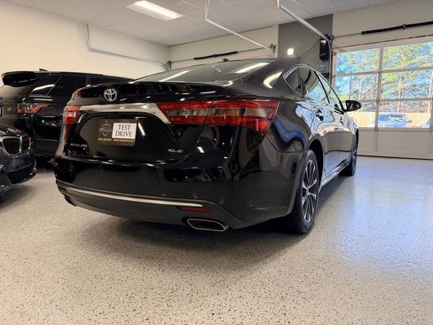 Used 2016 Toyota Avalon XLE Premium image 10