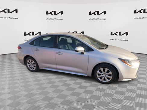 Used 2024 Toyota Corolla LE FWD image 2