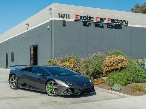 Used 2020 Lamborghini Huracan EVO image 1