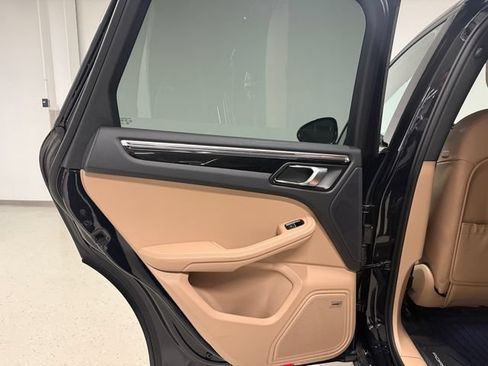 Certified 2026 Porsche Macan AWD/4WD image 33