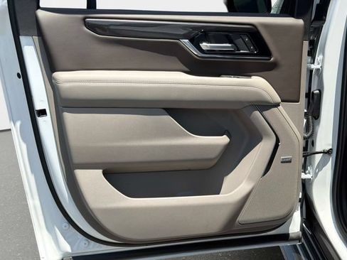 New 2026 GMC Yukon XL Elevation w/ Elevation Premium Package RWD image 11