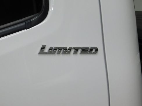 Used 2017 Toyota Tacoma Limited image 19