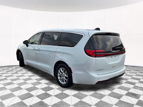 Used 2023 Chrysler Pacifica Touring-L image 23