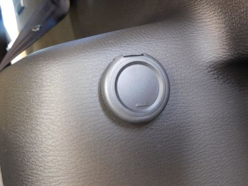 New 2025 Mitsubishi Outlander SE image 43