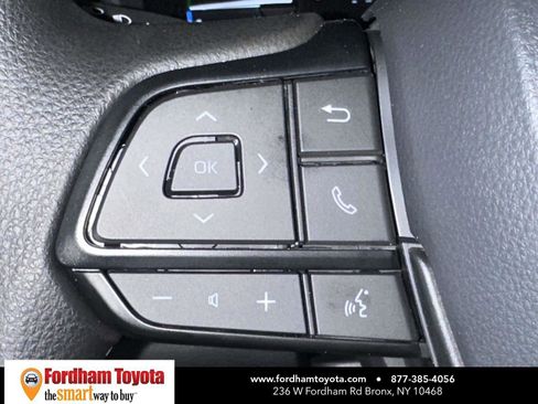 Used 2025 Toyota Sienna LE image 29