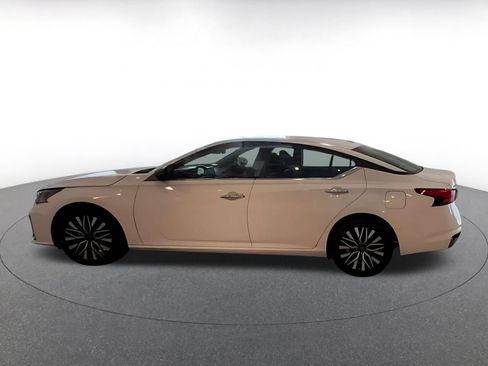 Used 2025 Nissan Altima 2.5 SV FWD image 8