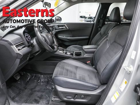 Used 2024 Mitsubishi Outlander SE image 14