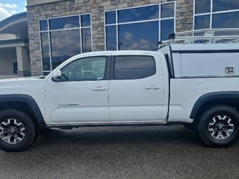 Used 2018 Toyota Tacoma TRD Off-Road image 2