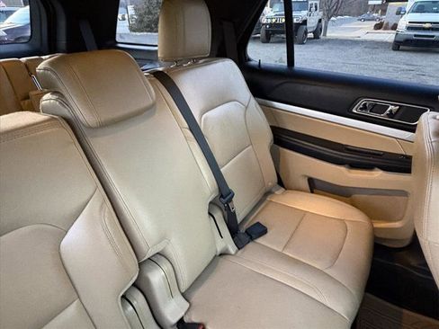 Used 2017 Ford Explorer XLT w/ Equipment Group 202A image 17