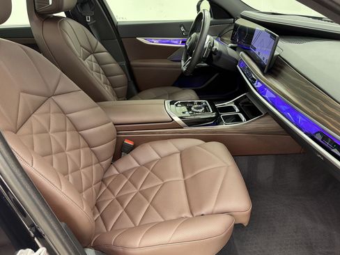 Used 2023 BMW 740i w/ Parking Assistance Package RWD image 23