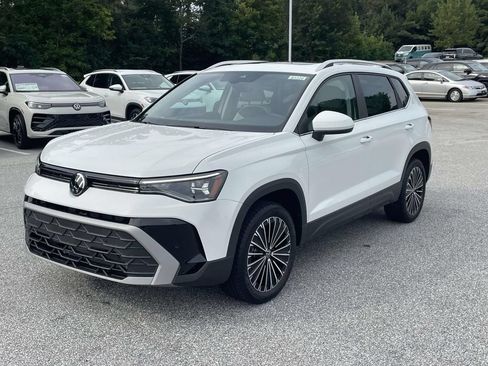 New 2026 Volkswagen Taos SE FWD image 3