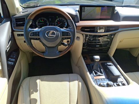 Used 2017 Lexus LX 570 4WD w/ Luxury Package image 13