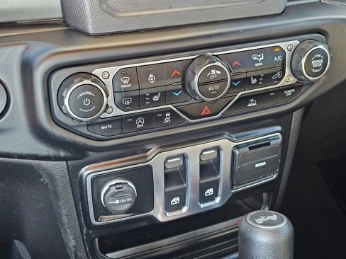 Used 2021 Jeep Wrangler Sport AWD/4WD image 24