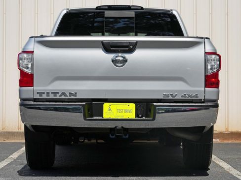 Used 2019 Nissan Titan SV AWD/4WD image 10