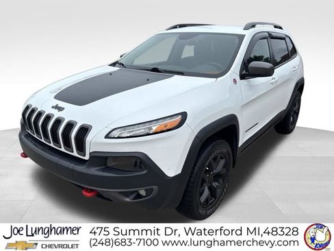 Used 2016 Jeep Cherokee Trailhawk w/ Comfort/Convenience Group AWD/4WD image 8