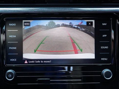 Used 2022 Volkswagen Passat 2.0T R-Line image 14