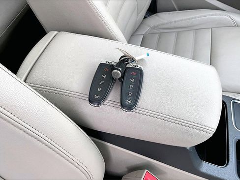 Used 2018 Ford Escape Titanium w/ Ford Safe & Smart Package image 16