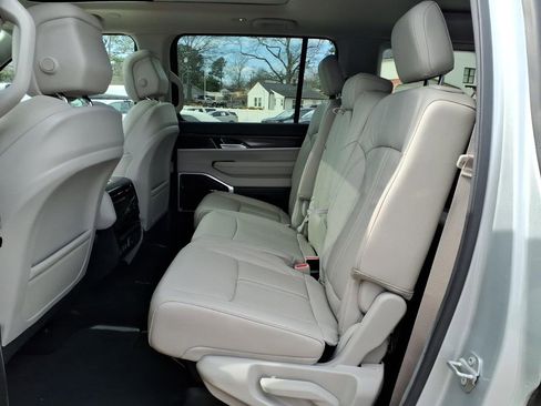 Used 2022 Jeep Wagoneer Series II w/ Premium Group I image 24