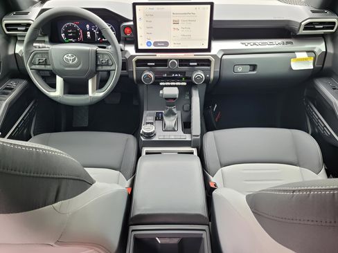 Certified 2025 Toyota Tacoma TRD Off-Road image 18