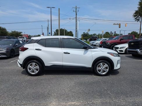 Used 2024 Nissan Kicks S FWD image 4