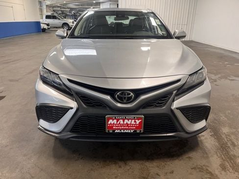 Used 2022 Toyota Camry SE image 8