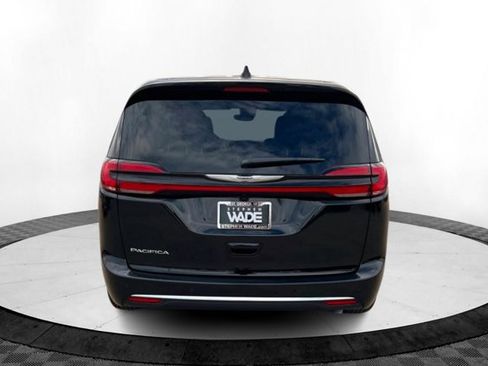 New 2026 Chrysler Pacifica Select image 4