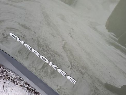 Certified 2021 Jeep Cherokee Limited w/ Elite Package image 39