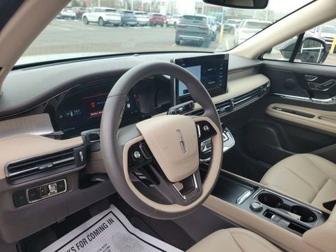 Certified 2024 Lincoln Corsair AWD image 28