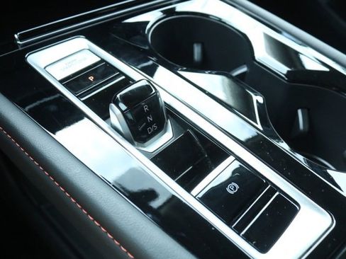 Used 2025 Volkswagen Atlas Peak Edition SE image 31