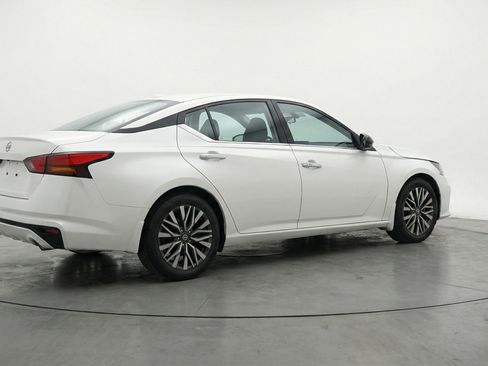 Used 2025 Nissan Altima 2.5 SV image 9
