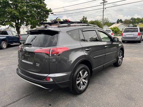 Used 2018 Toyota RAV4 XLE AWD/4WD image 5