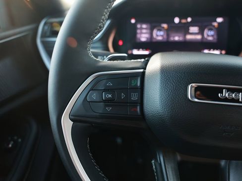 New 2025 Jeep Grand Cherokee L Altitude image 17