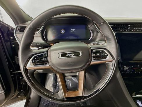 Used 2022 Jeep Grand Cherokee Summit w/ Luxury Tech Group V image 11