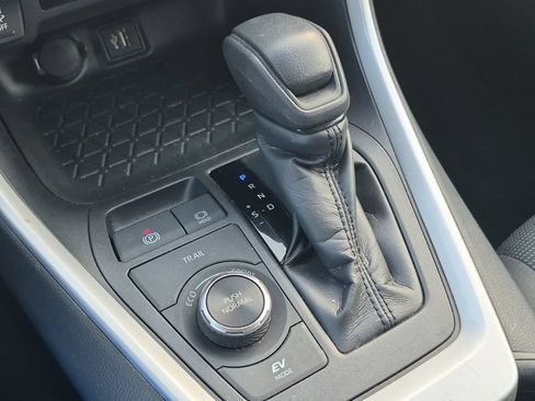 Certified 2025 Toyota RAV4 LE AWD/4WD image 22