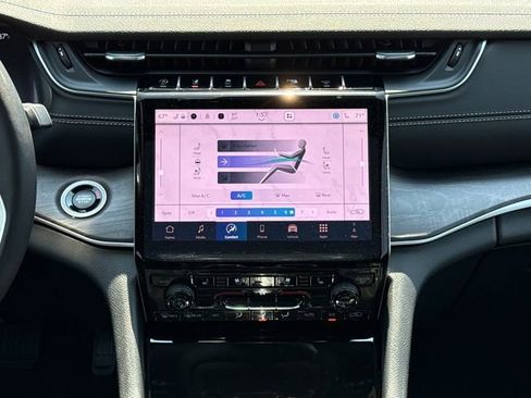 New 2025 Jeep Grand Cherokee Limited w/ Luxury Tech Group II image 14