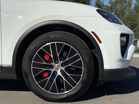 Used 2025 Porsche Macan 4S Electric image 12