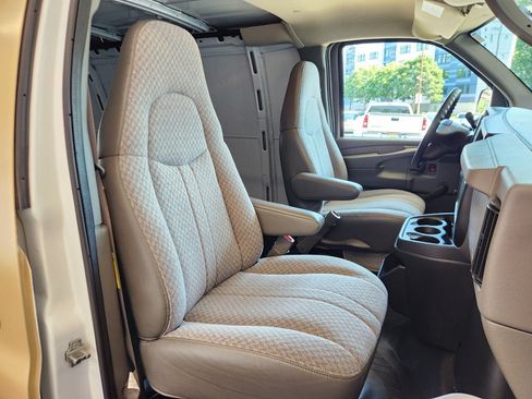 Used 2005 Chevrolet Express 2500 Extended RWD image 12