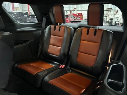Certified 2019 Ford Explorer XLT w/ Equipment Group 202A AWD/4WD image 27