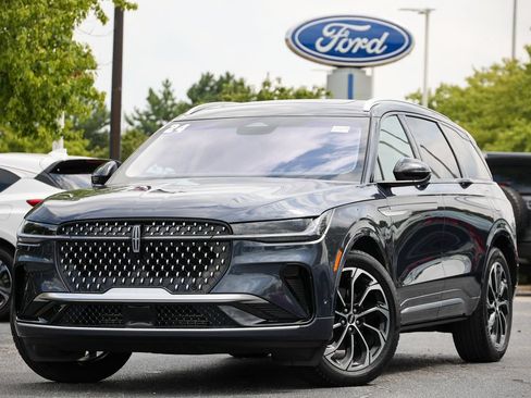 Used 2024 Lincoln Nautilus Reserve w/ Equipment Group 202A AWD/4WD image 2