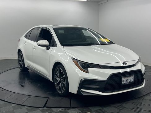 Used 2022 Toyota Corolla SE w/ SE Premium Package FWD image 3