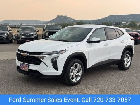 Used 2026 Chevrolet Trax LS w/ LS Convenience Package FWD image 1