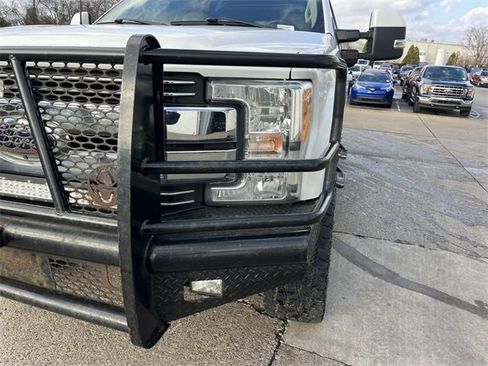 Used 2017 Ford F250 Lariat w/ Lariat Ultimate Package image 9