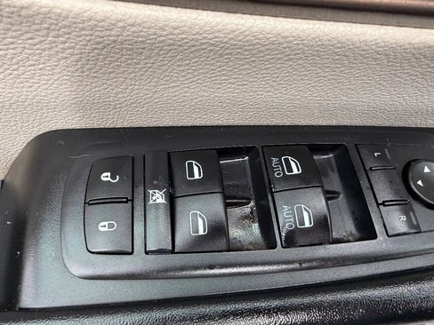 Used 2017 Chrysler Pacifica Touring-L image 22