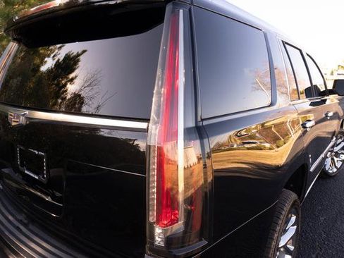 Used 2020 Cadillac Escalade Platinum image 37