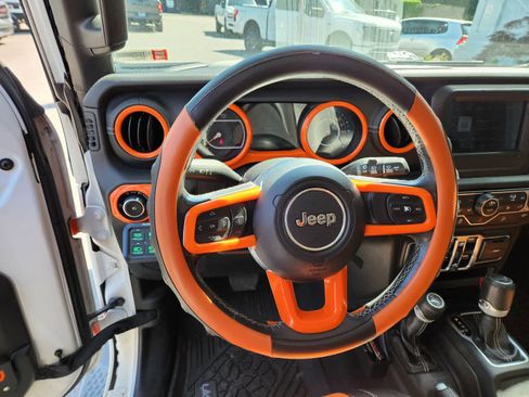 Used 2019 Jeep Wrangler Unlimited Sahara w/ Cold Weather Group AWD/4WD image 12